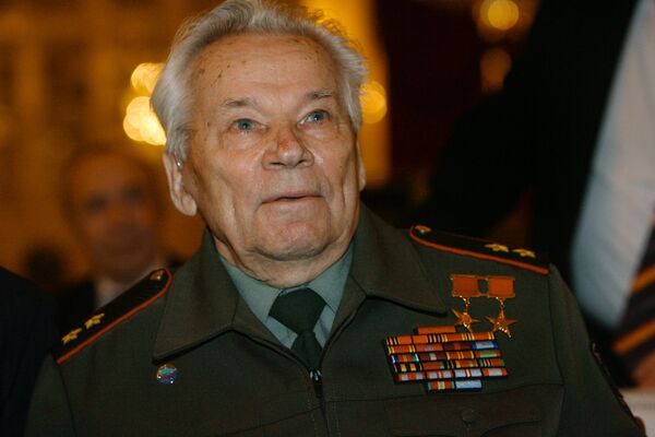 Le père du légendaire fusil d'assaut AK-47 Mikhaïl Kalachnikov (archives) - Sputnik Afrique