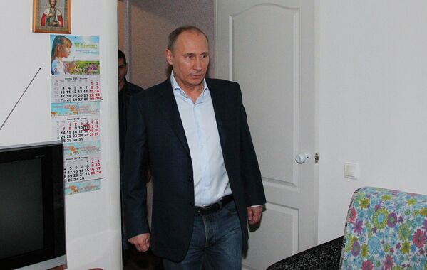 Vladimir Poutine chez les habitants de Krymsk - Sputnik Afrique