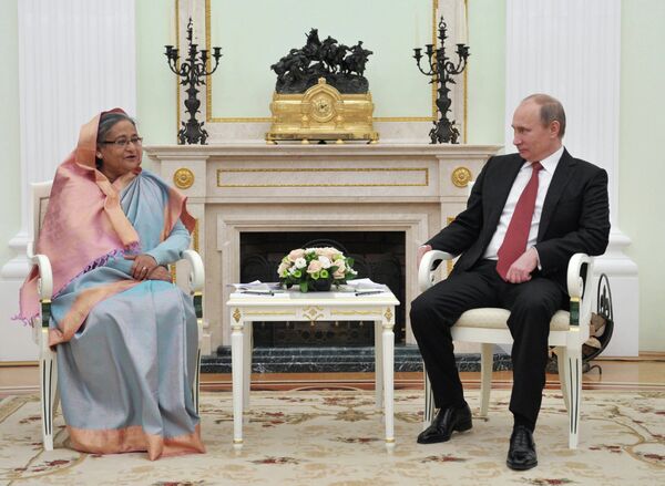 Le président russe Vladimir Poutine et la première ministre du Bangladesh, Sheikh Hasina - Sputnik Afrique