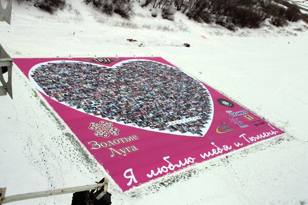 Une carte de St-Valentin géante fabriquée en Sibérie - Sputnik Afrique