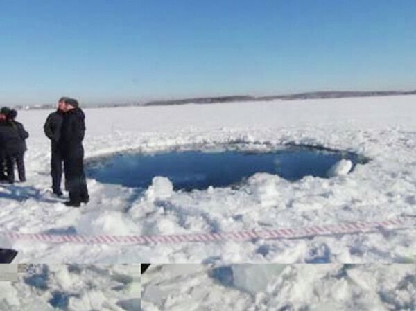 L'emplacement d'une météorite au bord du lac de Tchebarkoul, dans la région de Tcheliabinsk - Sputnik Afrique
