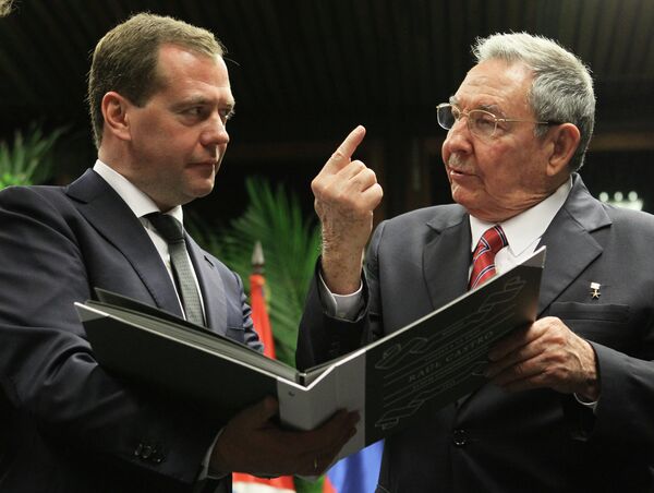 Dmitri Medvedev et Raul Castro à La Havane - Sputnik Afrique