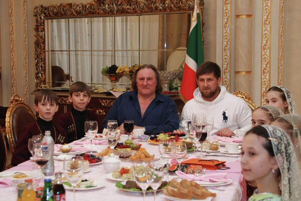 Russie: Depardieu devient citoyen d'honneur de la Tchétchénie - Sputnik Afrique