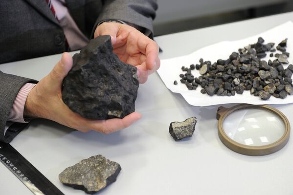 Des débris de la météorite retrouvés dans l'Oural - Sputnik Afrique