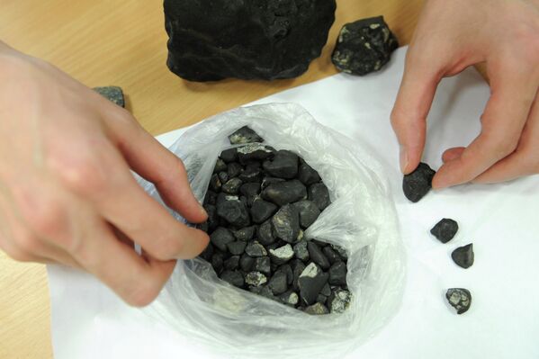 Des débris de la météorite retrouvés dans l'Oural - Sputnik Afrique