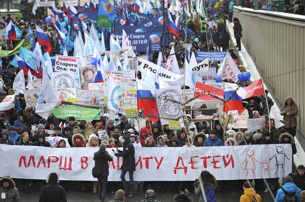 Adoption d'enfants russes: plus de 12.000 manifestants à Moscou (police) - Sputnik Afrique