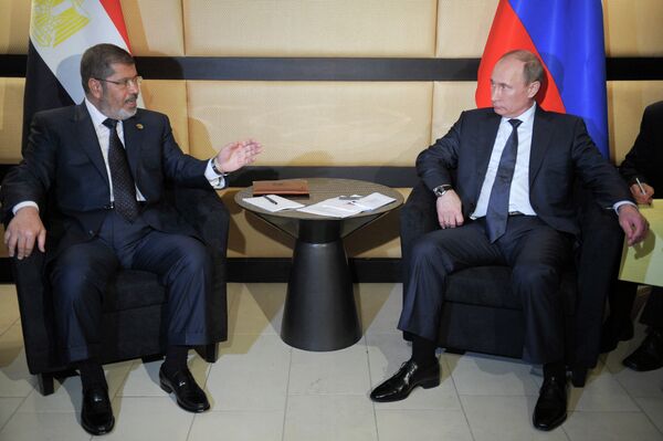 Le président russe Vladimir Poutine et le président égyptien Mohamed Morsi - Sputnik Afrique