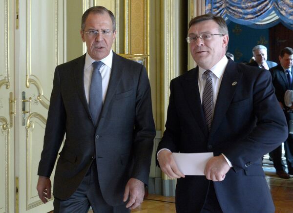 Les ministres ukrainien et russe des Affaires étrangères Leonid Kojara et Sergueï Lavrov. (Archive) - Sputnik Afrique