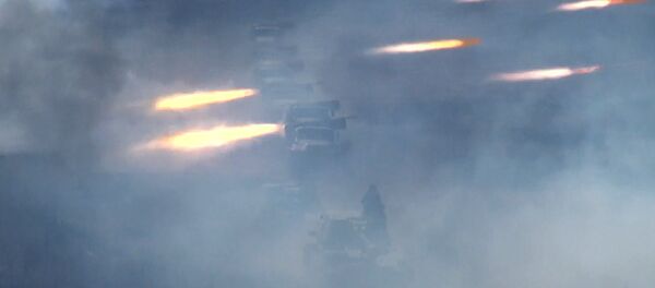 Des obusiers Msta-S et des roquettes Grad en action - Sputnik Afrique