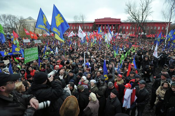 Ukraine: un meeting d'opposition réunit 20.000 personnes à Kiev - Sputnik Afrique