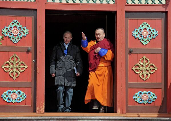 Vladimir Poutine à la rencontre des bouddhistes russes - Sputnik Afrique