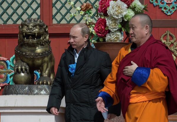 Vladimir Poutine à la rencontre des bouddhistes russes - Sputnik Afrique