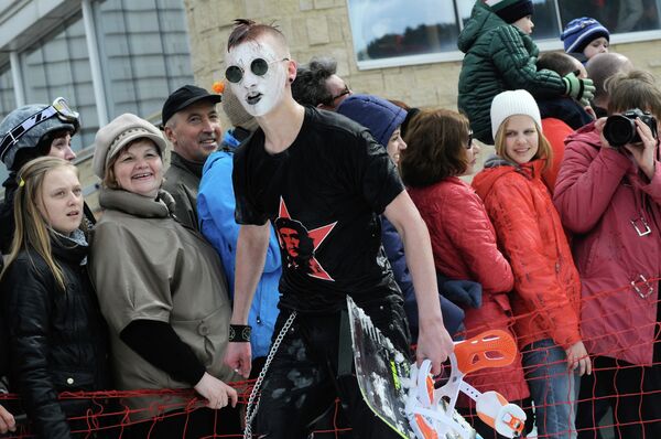Sibérie: une fête de la glisse pour célébrer la fin de l'hiver - Sputnik Afrique
