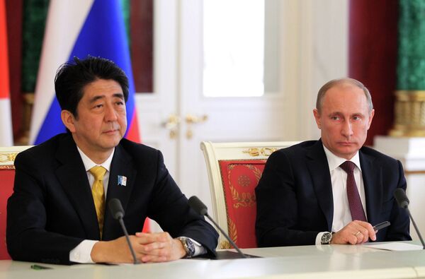 Shinzo Abe avec Vladimir Poutine (archives) - Sputnik Afrique