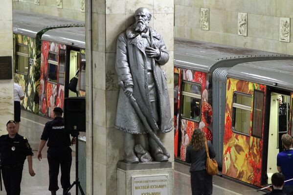 Nouvelle exposition sur le rail dans le métro de Moscou - Sputnik Afrique