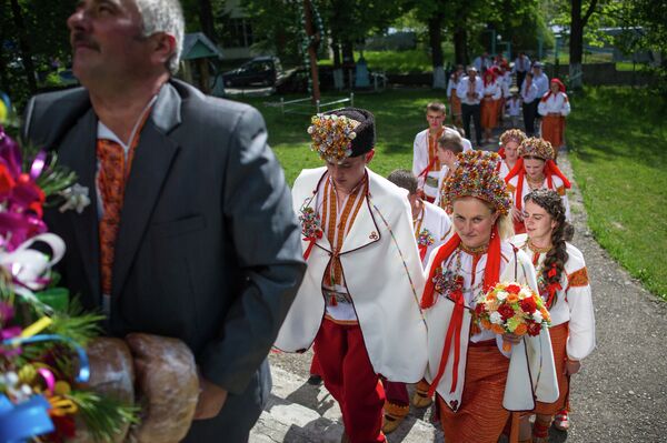Un mariage traditionnel goutsoul en Ukraine occidentale - Sputnik Afrique