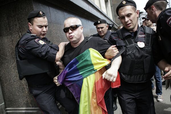 Moscou: 30 interpellations lors d'une gay pride non-autorisée - Sputnik Afrique