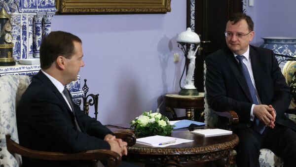 Le chef du gouvernement tchèque Petr Necas avec son homologue russe Dmitri Medvedev - Sputnik Afrique