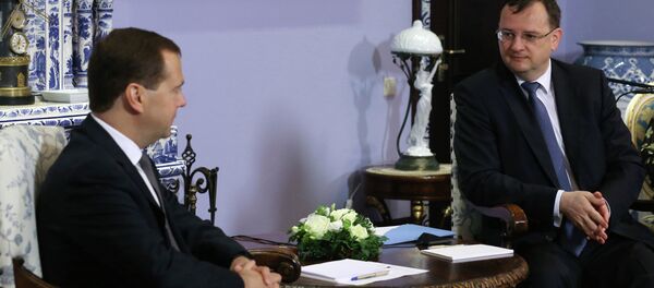 Le chef du gouvernement tchèque Petr Necas avec son homologue russe Dmitri Medvedev Le chef du gouvernement tchèque Petr Necas avec son homologue russe Dmitri Medvedev - Sputnik Afrique