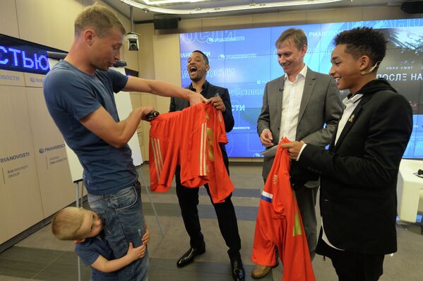Will Smith et son fils Jaden à RIA Novosti - Sputnik Afrique