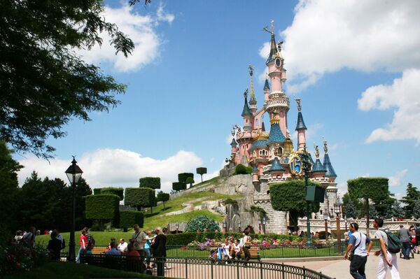 Un prince saoudien dépense 15 millions d'euros à Disneyland Paris (médias) - Sputnik Afrique