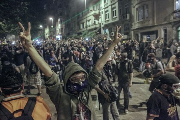 Heurts entre manifestants et policiers au centre d'Istanbul - Sputnik Afrique