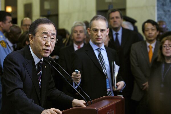 Le secrétaire général de l'ONU Ban Ki-moon et le porte-parole de l'ONU Martin Nesirky (archives) - Sputnik Afrique
