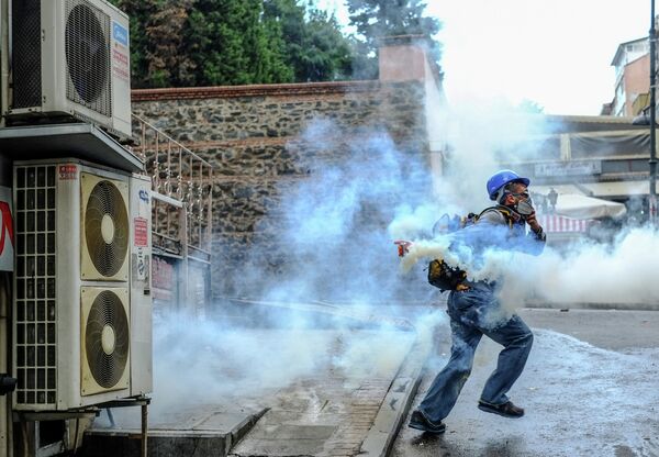 Istanbul: poursuite des affrontements entre les manifestants et la police - Sputnik Afrique