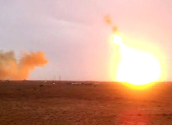 Catastrophe en direct: l'explosion de la fusée porteuse Proton-M - Sputnik Afrique