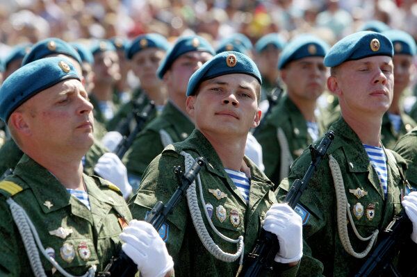 Biélorussie: un défilé militaire à l'occasion du Jour de l'indépendance - Sputnik Afrique