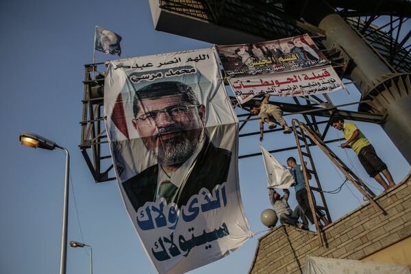 Egypte: la justice ordonne la détention de Morsi - Sputnik Afrique