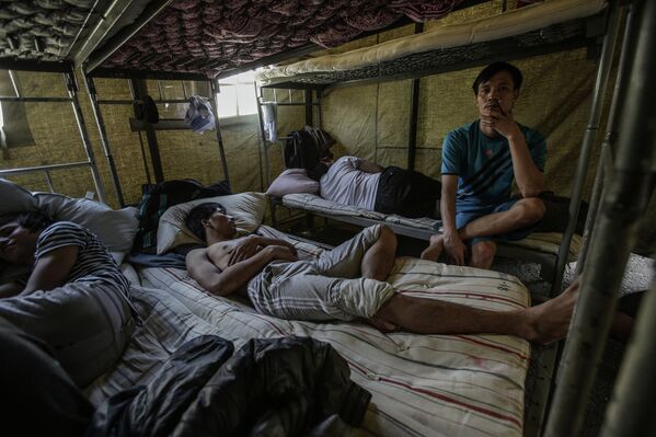 Un campement pour immigrants clandestins à Moscou - Sputnik Afrique