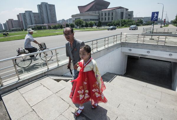 Corée du Nord, plus de voitures et moins de portraits - Sputnik Afrique