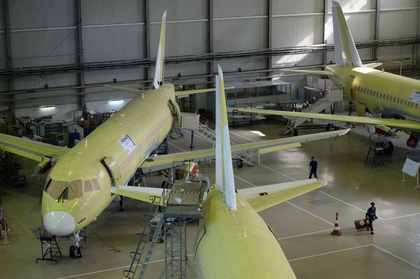 Assemblage d'avions Sukhoi Superjet-100 - Sputnik Afrique
