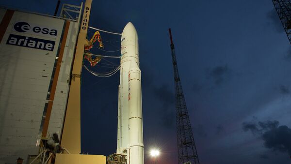 Ракета Ariane 5 с европейским космическим грузовиком ATV-4 установлена на стартовой площадке - Sputnik Afrique