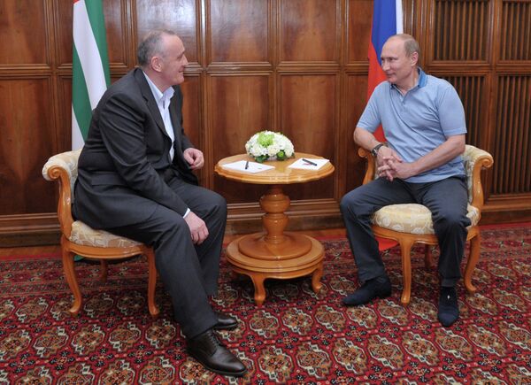 Vladimir Poutine en visite en Abkhazie - Sputnik Afrique
