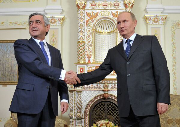 Serge Sargsian (à gauche) et Vladimir Poutine - Sputnik Afrique