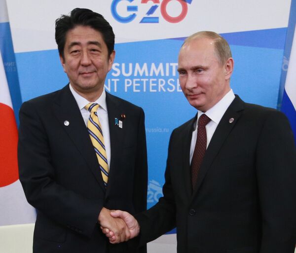 Premier ministre japonais  Shinzo Abe et président russe Vladimir Poutine - Sputnik Afrique