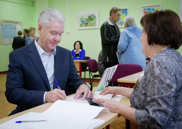Municipales de Moscou: Sobianine en tête, l'opposant Navalny 2ème (exit-pool) - Sputnik Afrique