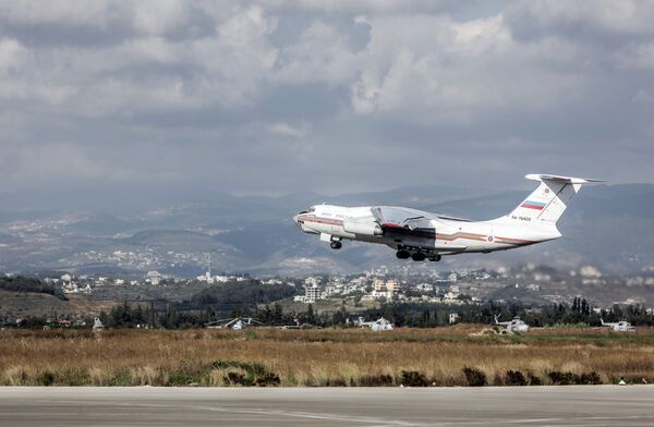 Syrie: un avion russe évacue 60 personnes (MSU) - Sputnik Afrique