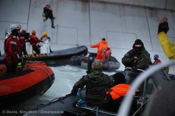 Arctique: les garde-côtes russes arrêtent deux militants de Greenpeace - Sputnik Afrique