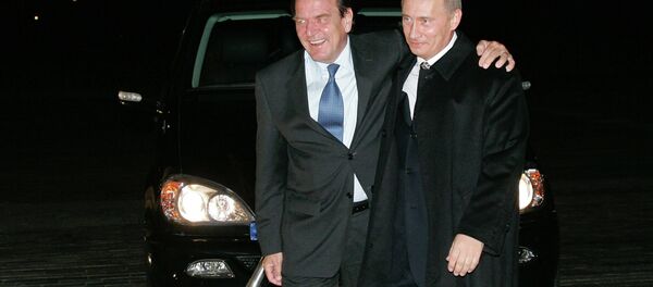 Владимир Путин и Герхард Шредер у входа в Константиновский дворец - Sputnik Afrique