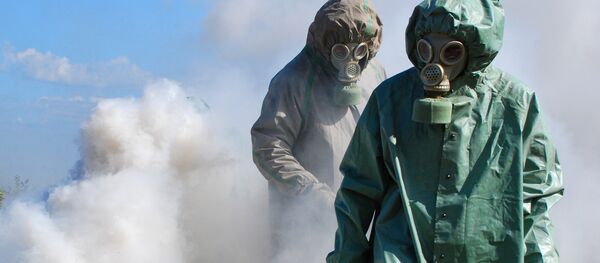 Les gens dans les costumes protecteurs. Image d'illustration - Sputnik Afrique