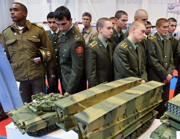 Un salon d'armements ouvre ses portes à Omsk - Sputnik Afrique
