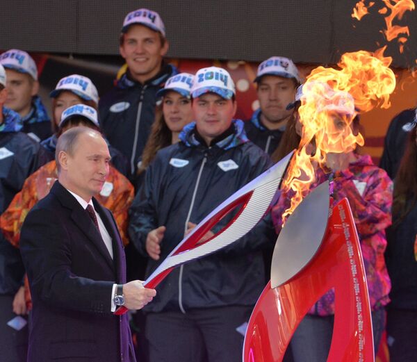 Flamme olympique: Poutine donne le coup d'envoi du relais - Sputnik Afrique