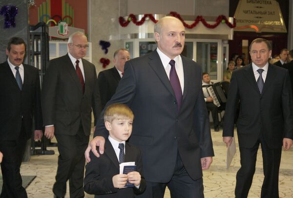 Biélorussie: le fils du président Loukachenko passionné d'histoire - Sputnik Afrique