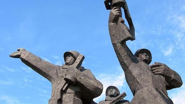 Lettonie: le maire de Riga refuse de démonter le monument aux Soldats libérateurs - Sputnik Afrique