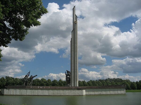 Le monument aux soldats soviétiques à Riga - Sputnik Afrique