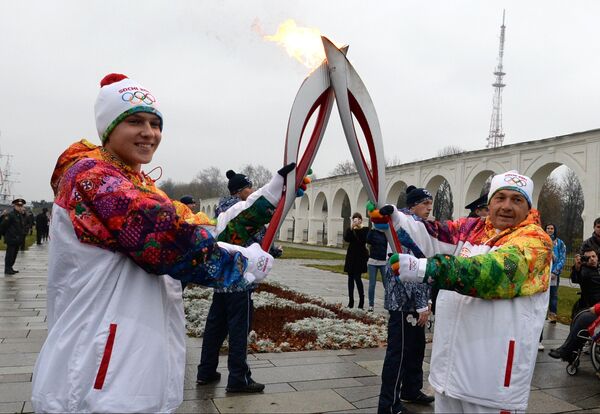 JO 2014: la flamme arrive à Veliki Novgorod - Sputnik Afrique