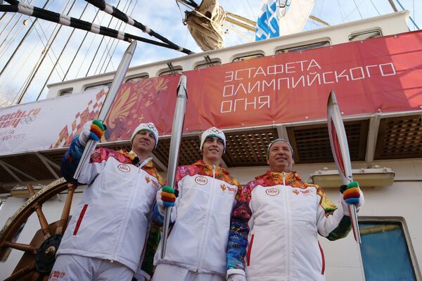 JO 2014: la flamme olympique à bord d'un quatre-mâts russe - Sputnik Afrique